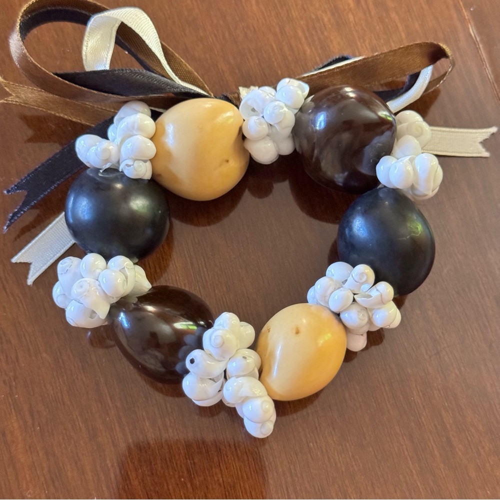 Kukui Nut &‎ Mongo Sea Shell Stretch Bracelet. Hawaii Souvenir Tropical.